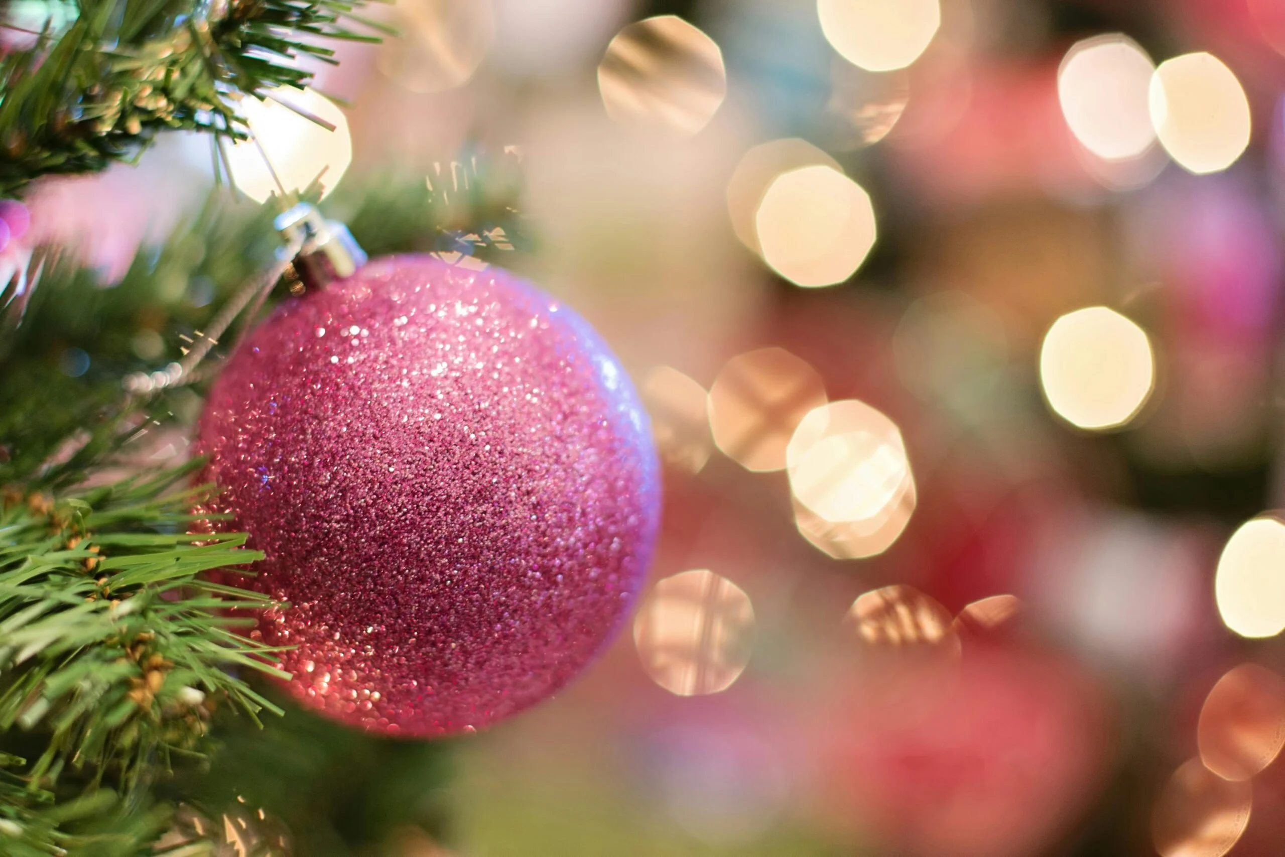 De evolutie van kerst, van traditionele wijsheid tot moderne commercie